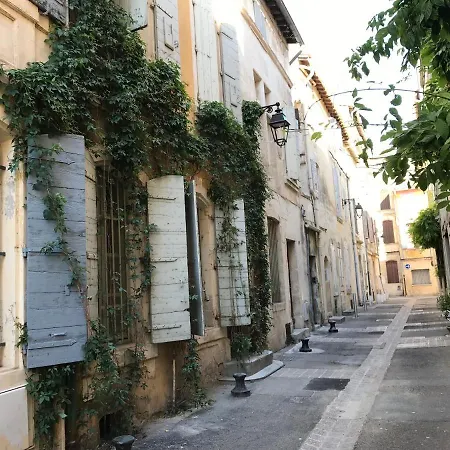 Studio De Charme A La Roquette Arles Exterior photo
