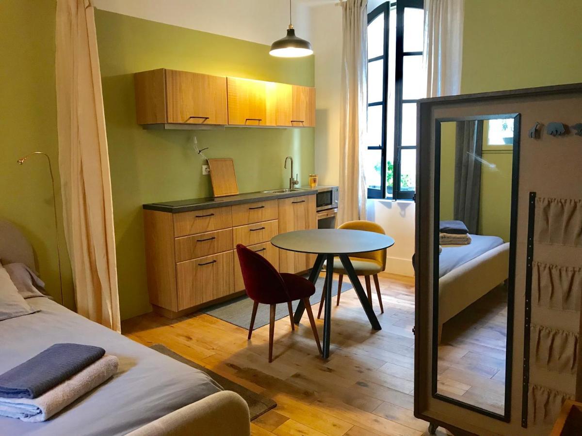 De Charme A La Roquette Apartment